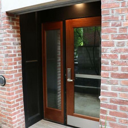 A Stylish Stay W/ A Queen Bed, Heated Floors.. #36 Brookline Luaran gambar