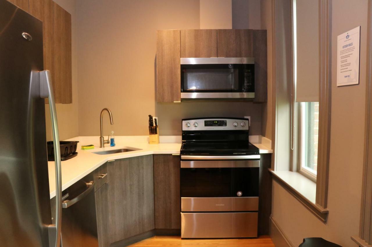 A Stylish Stay W/ A Queen Bed, Heated Floors.. #36 Brookline Luaran gambar