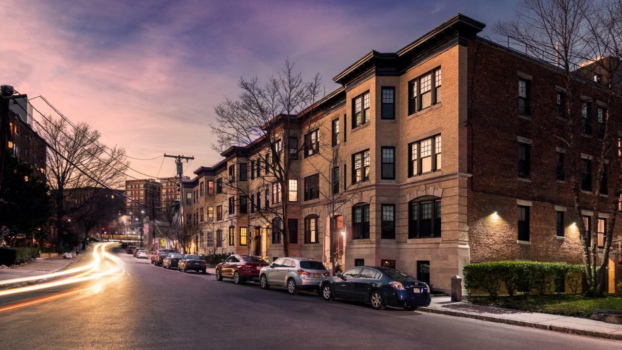 A Stylish Stay W/ A Queen Bed, Heated Floors.. #36 Brookline Luaran gambar
