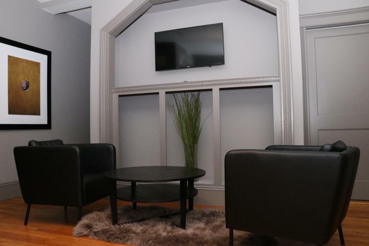 A Stylish Stay W/ A Queen Bed, Heated Floors.. #36 Brookline Luaran gambar
